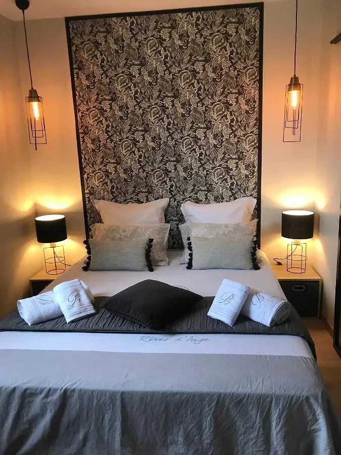 Chambre D'Hotes La Manola Rognes Bed & Breakfast