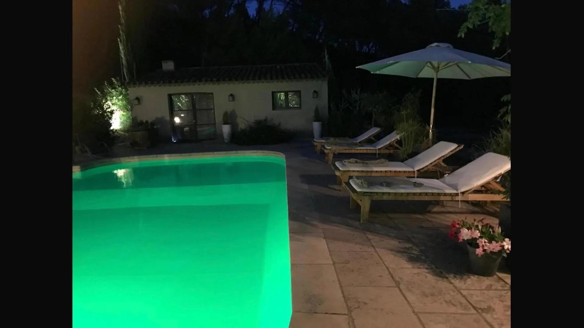 Bed & Breakfast Chambre D'Hotes La Manola Rognes
