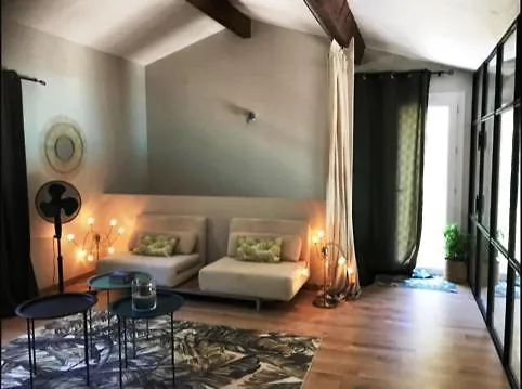 Chambre D'Hotes La Manola Rognes Bed & Breakfast